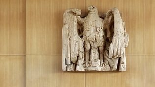 Bild: Adler von Hans Kindermann im Sitzungssaal