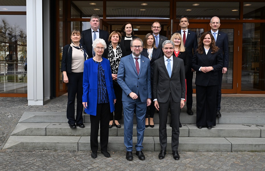 Besuch einer Delegation des Verfassungsgerichts der Republik Slowenien beim Bundesverfassungsgericht (Quelle: © Bundesverfassungsgericht │ Franziska Kraufmann / Bundesfoto) Besuch einer Delegation des Verfassungsgerichts der Republik Slowenien beim Bundesverfassungsgericht